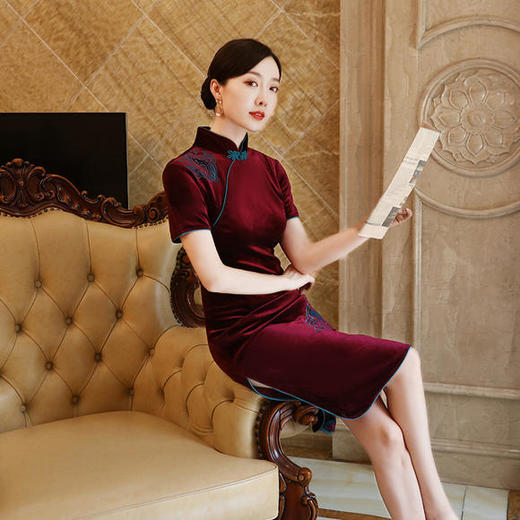 SDSJ218新款优雅气质修身显瘦立领短袖中长款丝绒绣花旗袍裙 商品图0