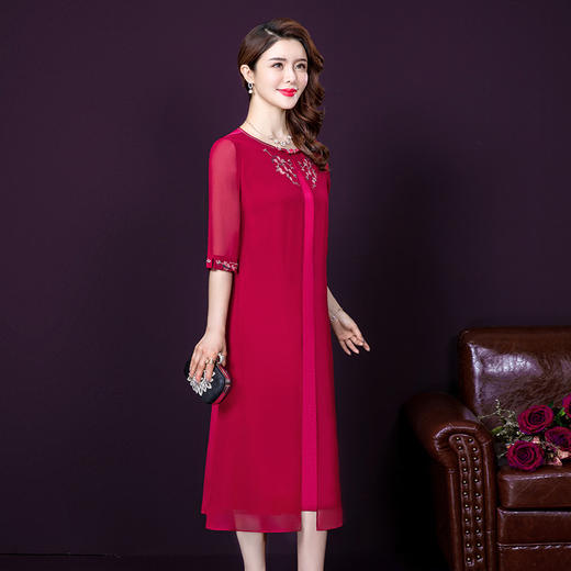 YM-8331女刺绣假两件中长款连衣裙 商品图1