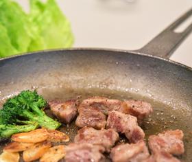 超好使的煎锅，集合不粘，锅气香的优点，无！涂！层！