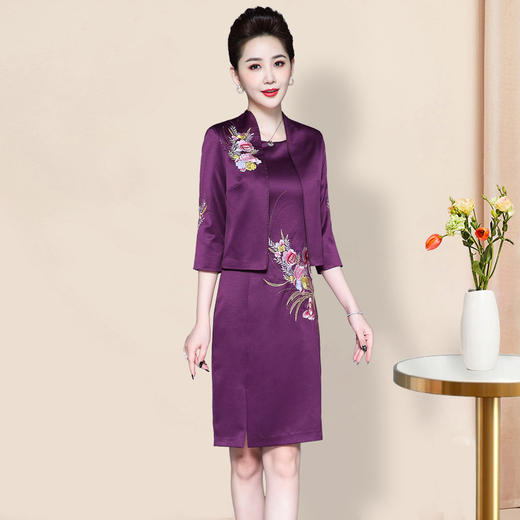 LC-2057套装妈妈装秋套装缎面连衣裙两件套 商品图2