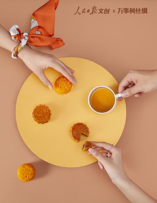 【丝月雅韵-精致套装】万事利人民日报文创联名《丝月雅韵》蚕丝小方巾月饼精致中秋礼盒 商品图12
