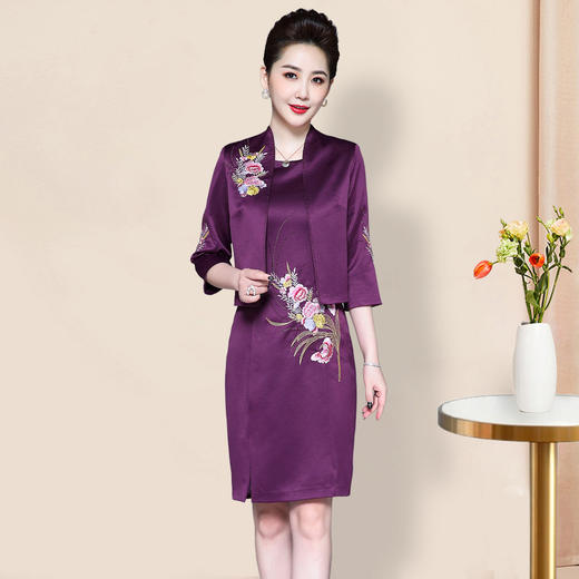 LC-2057套装妈妈装秋套装缎面连衣裙两件套 商品图1