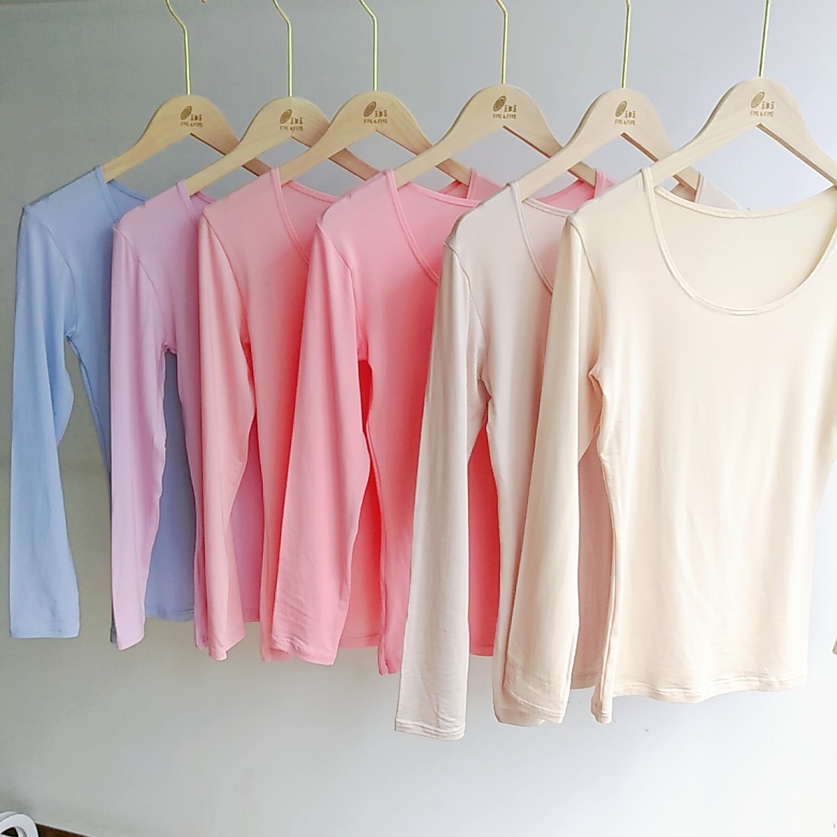 WD009女式缤纷彩色莫代尔长袖打底上衣（二枚组）