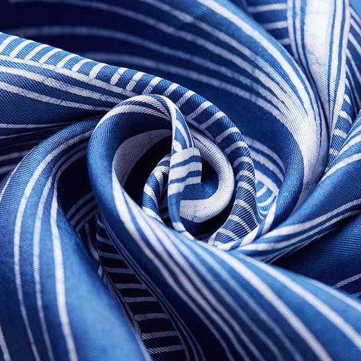 苗族非遗蜡染手艺 天然板蓝根染色的蓝染真丝小方巾  55*55cm/件 商品图1