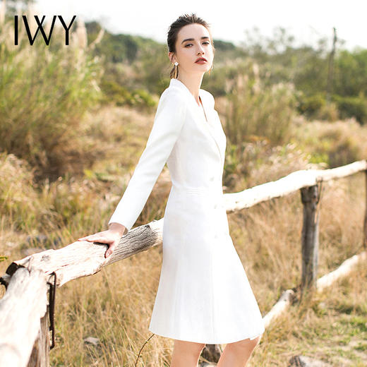 IWY/白色长袖连衣裙Q13096 商品图9