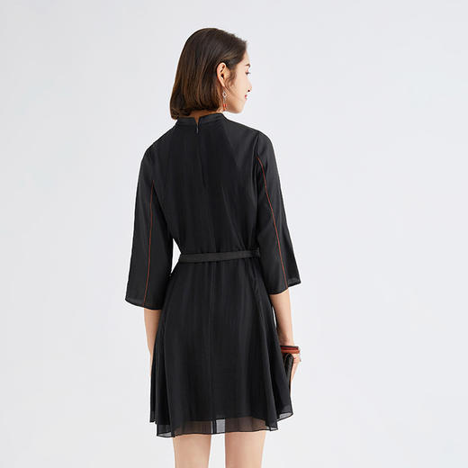 TANGY Collection/天意2020年秋季新品林隐系列线迹莨绸连衣裙 商品图3