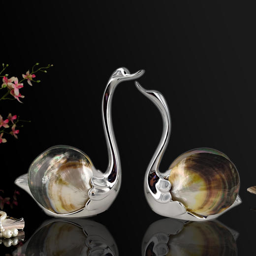 经典小对天鹅 电镀银 真贝系列 轻奢新中式客厅玄关酒柜工艺品装饰品 时尚 精美 摆件 贝壳 饰品 商品图1