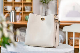 上线秒断货，蹲了大半年抢到的奢牌爆款！炸街首选，3.5折抢 