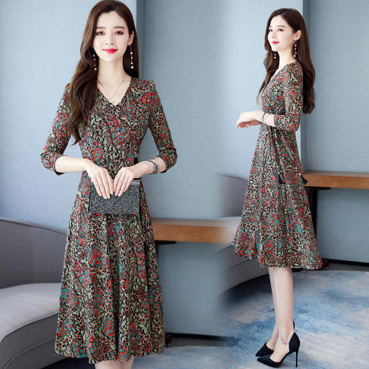 WZNH-XMYR1969花色大码修身气质连衣裙高端V领显瘦连衣裙 商品图1
