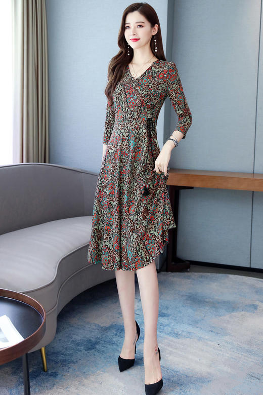 WZNH-XMYR1969花色大码修身气质连衣裙高端V领显瘦连衣裙 商品图4