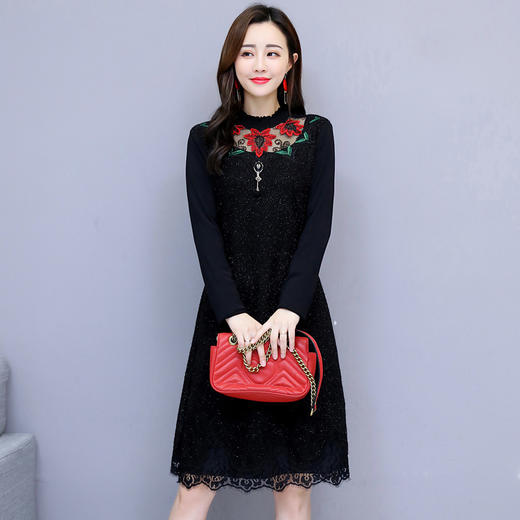 WZNH-JNFGN8100-28中长款拼接蕾丝绣花A字裙中腰圆领加厚连衣裙 商品图2