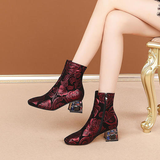 OLD-6197-23新款民族风时尚百搭高跟短靴 商品图1