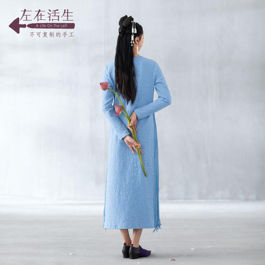生活在左2020秋冬新款交襟V领宽松显瘦手编流苏连衣裙气质长裙女 商品图1