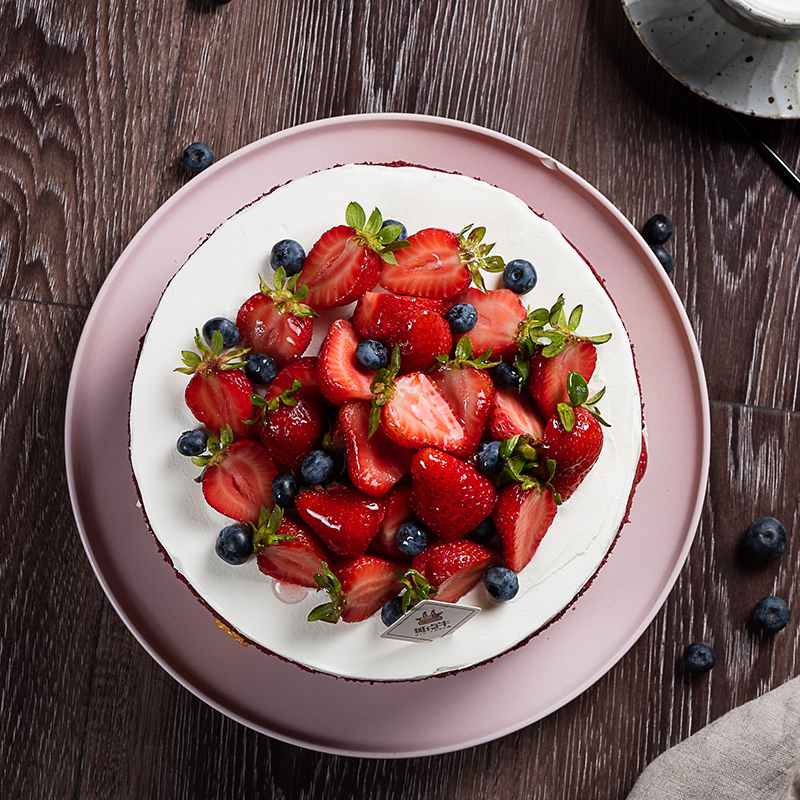 红丝绒草莓裸蛋糕（裸蛋糕会比正常奶油蛋糕小，少一圈奶油，介意勿拍）