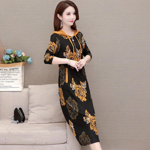 QYM-KED-932F69-Y连帽印花连衣裙 商品图0
