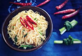 有了这款万能“炝拌”汁，做啥凉菜都OK! 