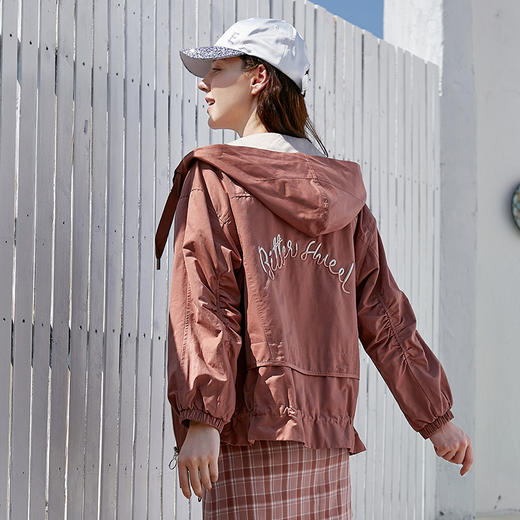 欧芮儿春新品长袖宽松短款拉链刺绣连帽风衣女工风外套 商品图1