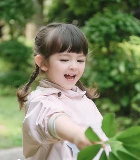 秋天的浪漫，让一款风衣倾诉