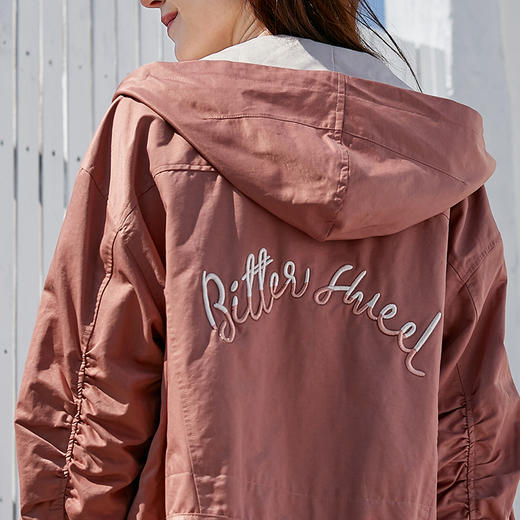 欧芮儿春新品长袖宽松短款拉链刺绣连帽风衣女工风外套 商品图3