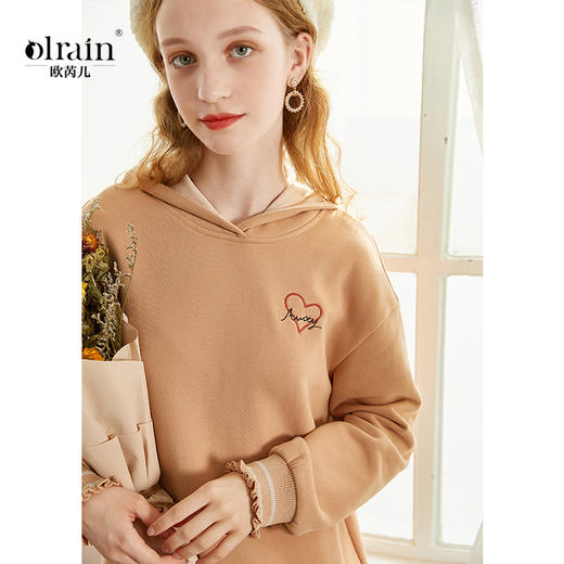 欧芮儿春新款长袖假两减连帽卫衣连衣裙女中长款刺绣a子裙 商品图0