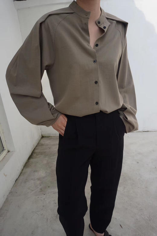 Viktoria Chan | AW2009 Arya Box Shirt [ 卡其绿上衣 ] 商品图2