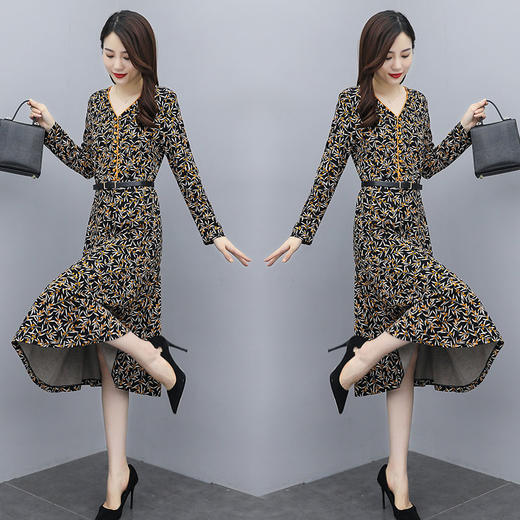 WZNH-XMRS2079秋冬打底长袖V领过膝中长款气质常规显瘦连衣裙 商品图3