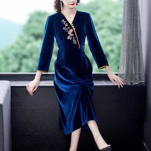 AHM-yslg8368新款时尚气质金丝绒连衣裙 商品图0