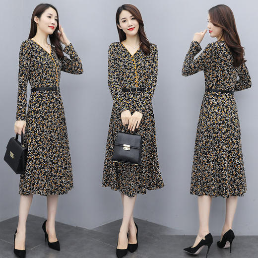 WZNH-XMRS2079秋冬打底长袖V领过膝中长款气质常规显瘦连衣裙 商品图1
