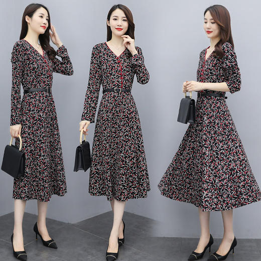 WZNH-XMRS2079秋冬打底长袖V领过膝中长款气质常规显瘦连衣裙 商品图0