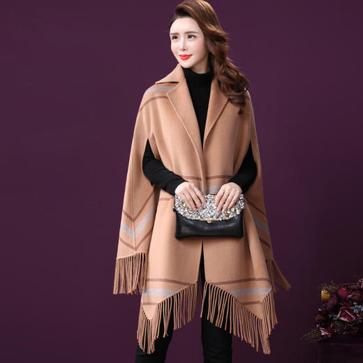 WXY-W-QX-20863秋冬中长款新款复古气质名媛绵羊毛翻领时尚披肩 商品图0