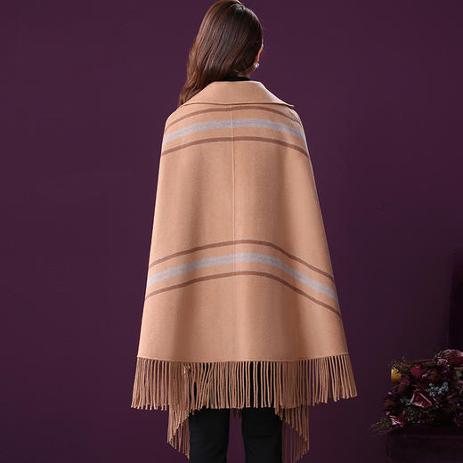 WXY-W-QX-20863秋冬中长款新款复古气质名媛绵羊毛翻领时尚披肩 商品图2