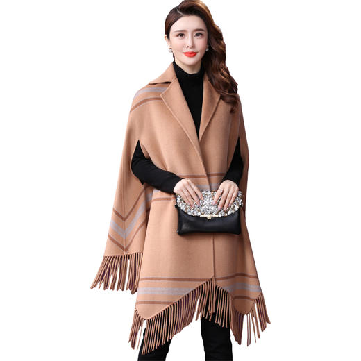 WXY-W-QX-20863秋冬中长款新款复古气质名媛绵羊毛翻领时尚披肩 商品图3