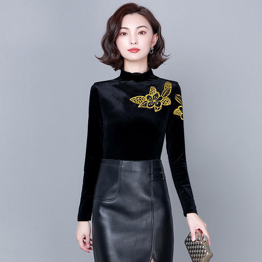 MQQ-6173黑色金丝绒绣花打底衫女2020秋冬新款半高领修身T恤复古长袖上衣 商品图1