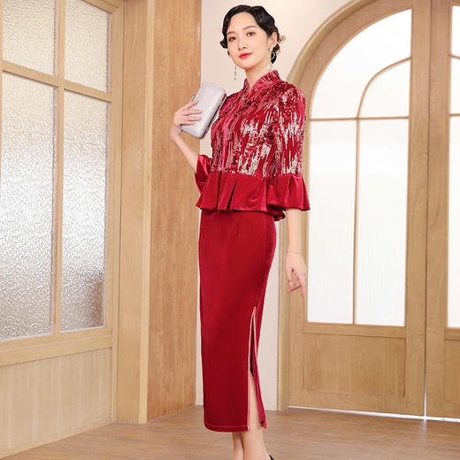DLQ-A2623婚宴中式礼服红色丝绒款妈妈装旗袍裙套装 商品图1