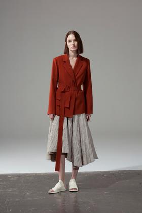 前片不对称直筒西服