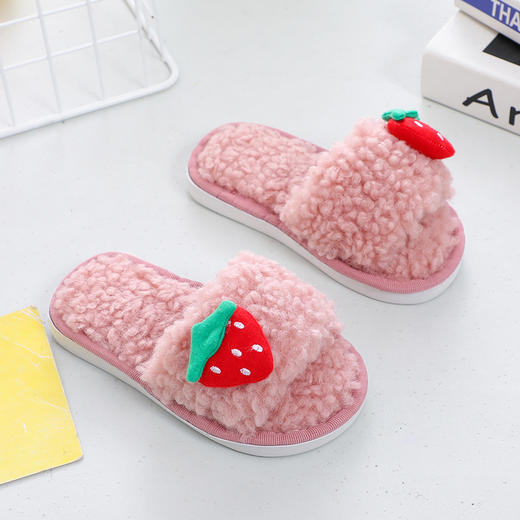 9 工厂 草莓一字带可可爱爱舒适毛毛拖鞋 chaotongxiec12-1 ou yf