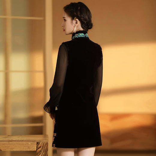 上海旗袍厂AYK-QF-201706219秋冬加厚旗袍裙复古无袖马甲刺绣中长款水貂毛修身连衣裙女 商品图3