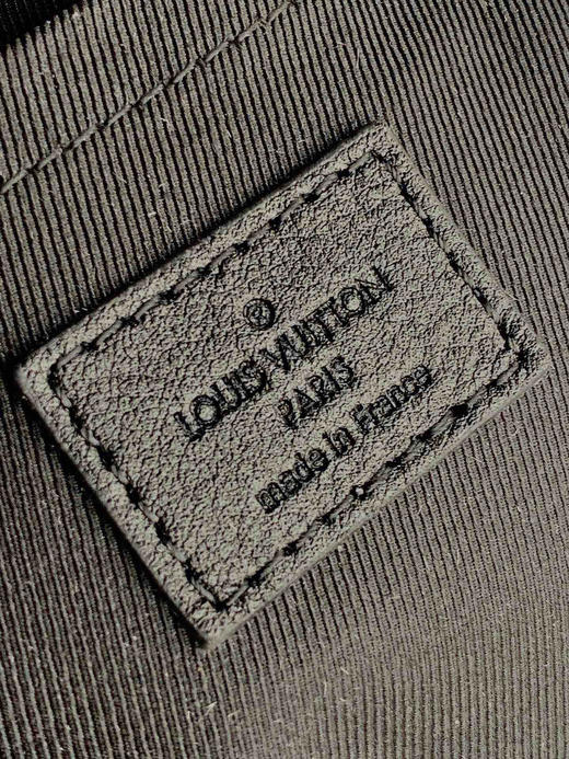 秋冬特价💰690 原单LV 新款M44872PALM SPRINGS 迷你双肩包采用 Monogram Reverse 帆布材质 商品图6