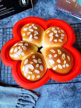 香甜可口超好吃 🍕 | 南瓜小餐包