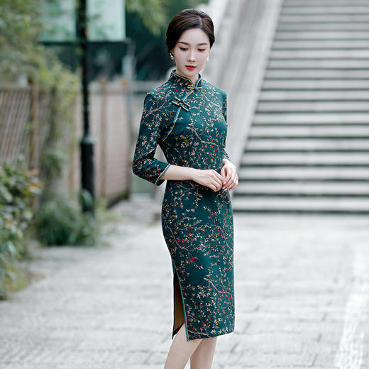 上海旗袍厂YM-84621秋冬新款麂皮绒印花水滴领中袖中长旗袍改良繁花妈妈装 商品图3