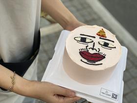 丑娃娃手绘生日奶油蛋糕