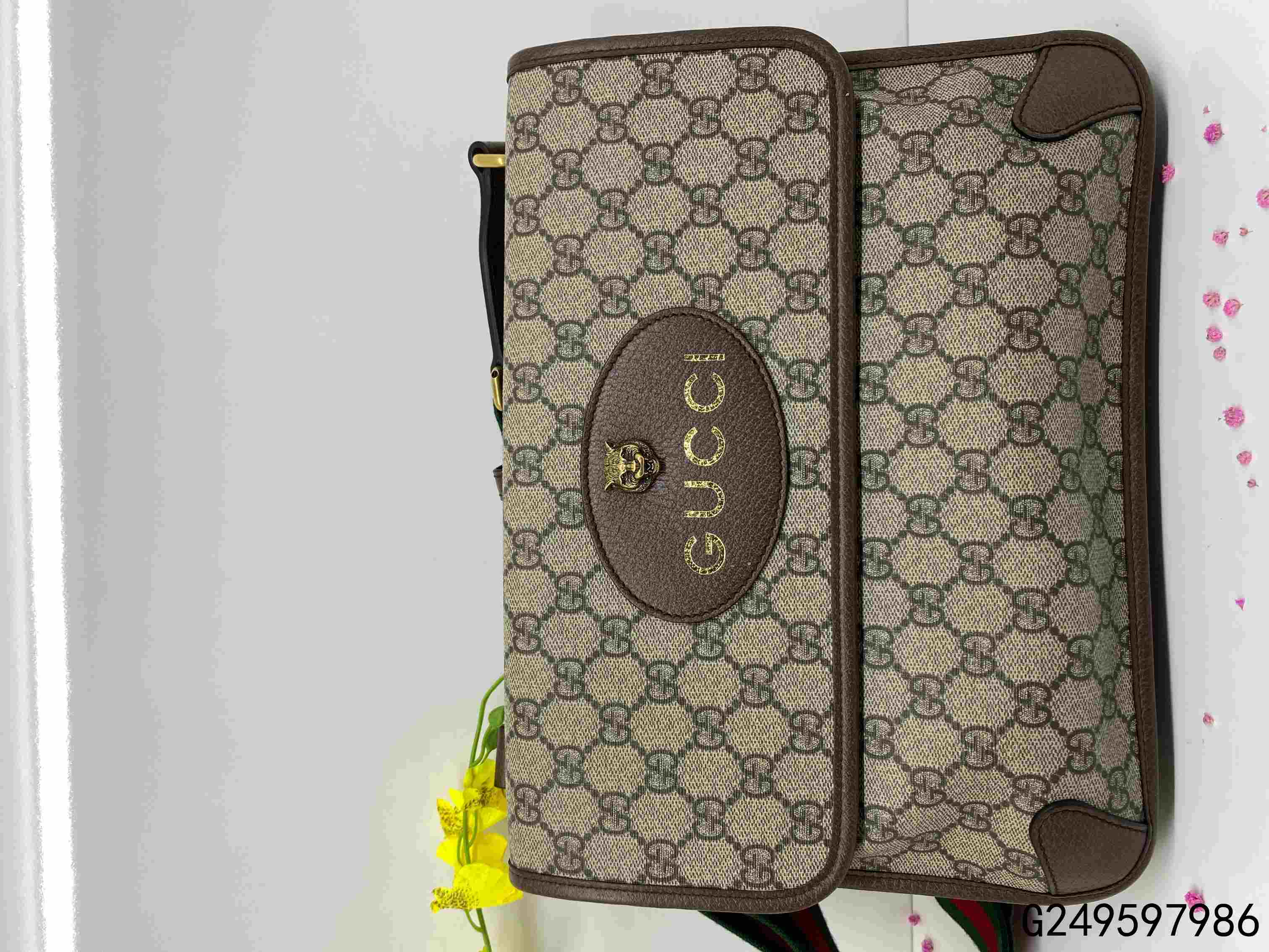 【二手98新】98新9月底刚出专柜gucci古驰双面虎头男士邮差包