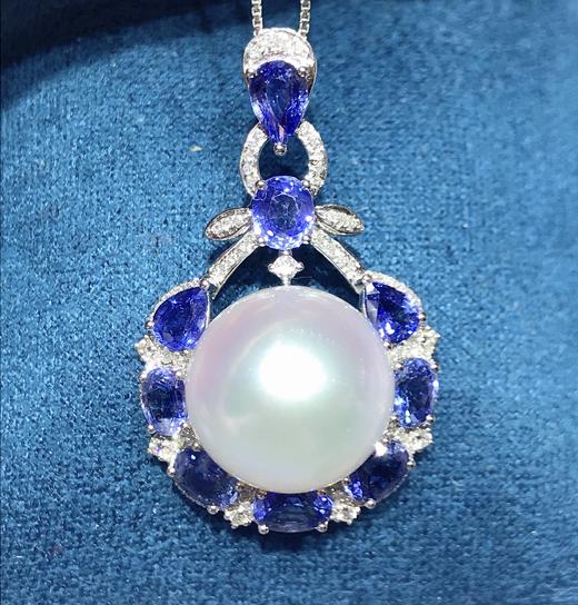 蓝宝石镶嵌 时尚大气设计款 14-15mm 正圆 极微瑕 冷强光干净品质s