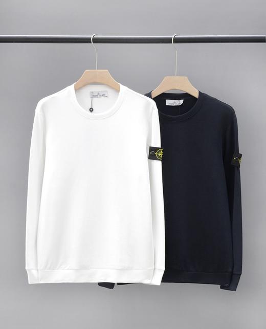 点此购买 石头岛简约纯黑纯白圆领袖章卫衣诱160906 商品图0