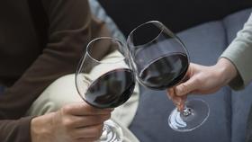 酒知识︱喝酒为什么要碰杯？