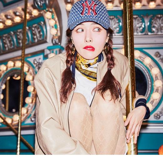 点此购买 MLB男女满印暗纹飞行夹克外套 青161009 商品图6