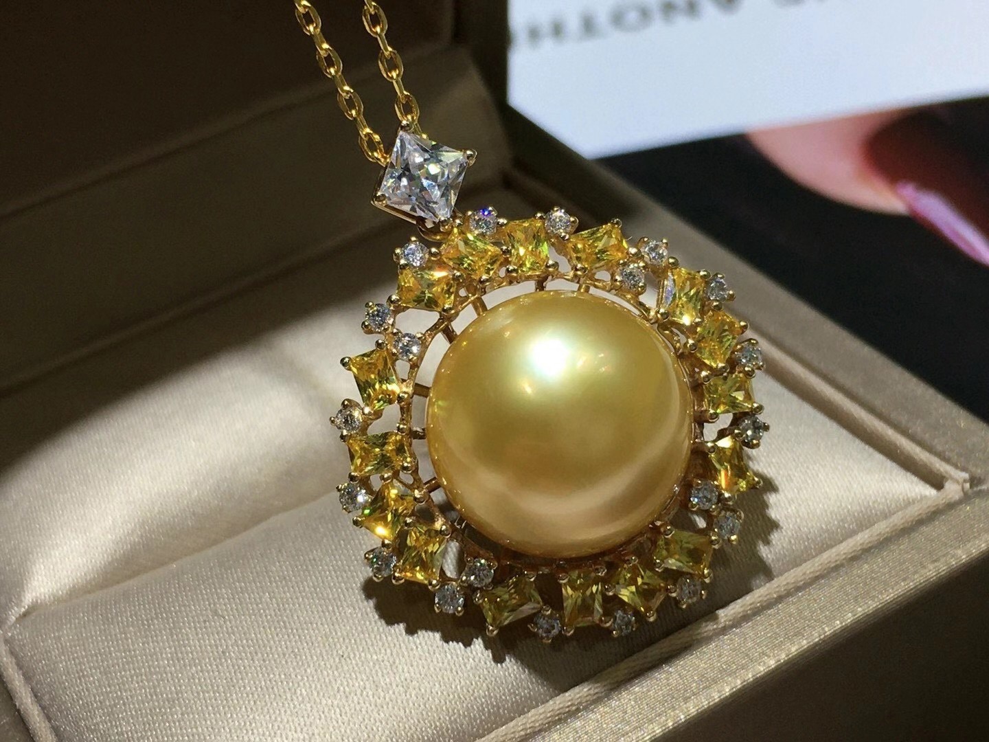 14mm左右 18k金镶嵌锆石 基本正圆几乎无暇,皮光好 干净s - 娅洲珠宝