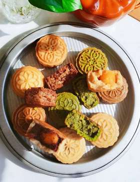  第一次觉得月饼原来可以这么好吃，做起来也超简单，广式豆沙蛋黄月饼 