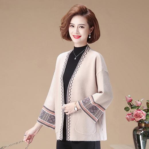 BT-ZJ-HW-909女装妈妈装拼色印花无扣时尚V领长袖春秋装2020外套 商品图2