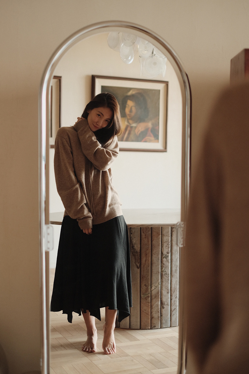 V-neck cashmere sweater